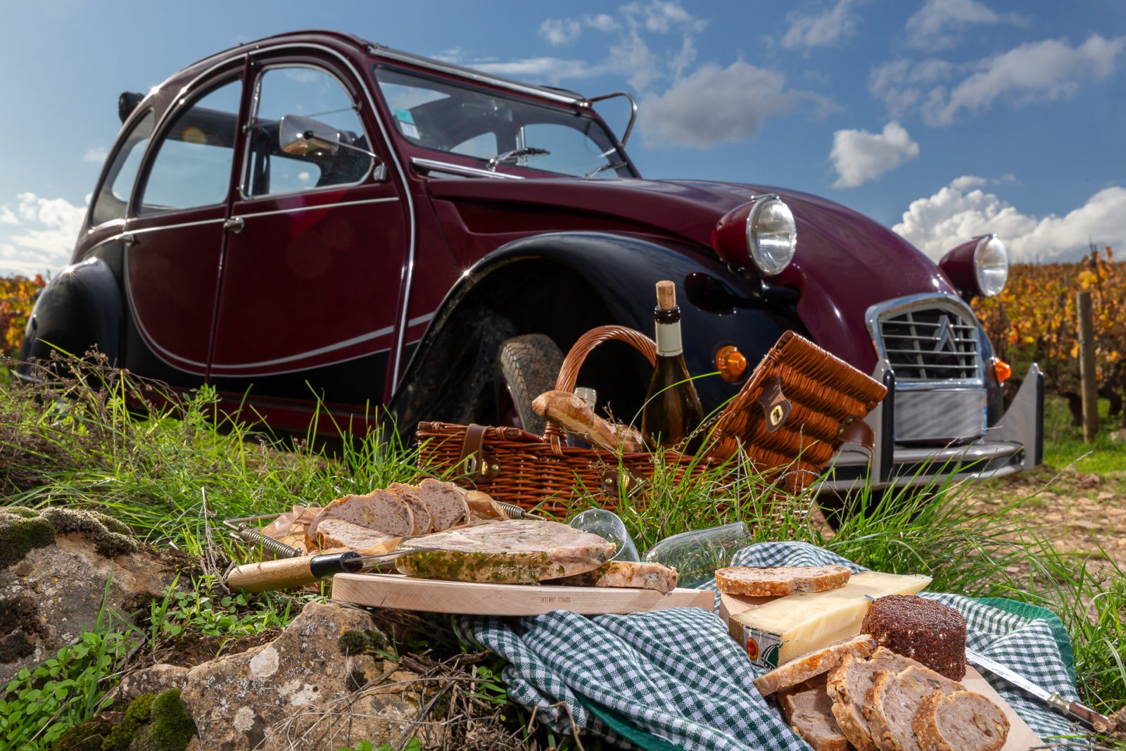 Drink in the vineyard 2CV